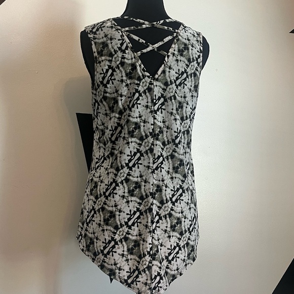 Amana Tank - Picture 3 of 4